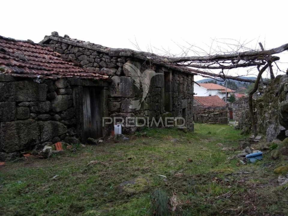Moradia T4 para Venda em São João do Monte e Mosteirinho Foto 2
