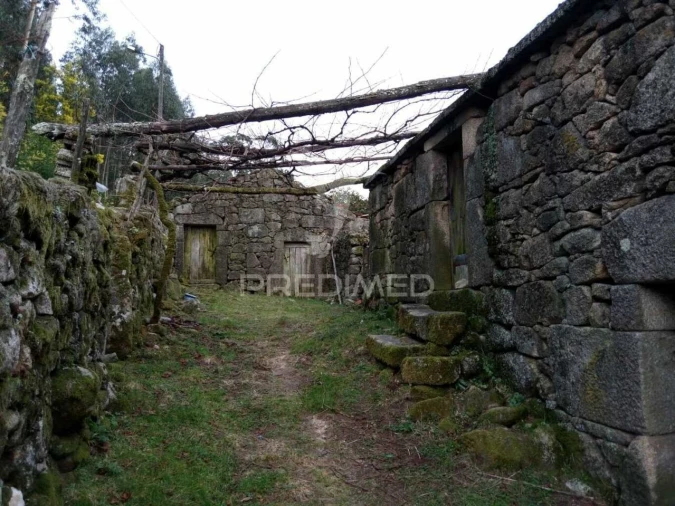 Moradia T4 para Venda em São João do Monte e Mosteirinho Foto 9