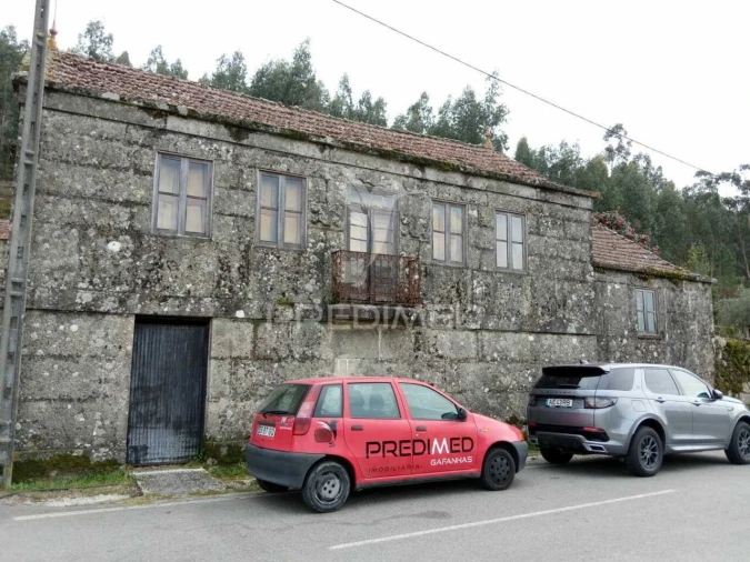 Moradia T4 para Venda em São João do Monte e Mosteirinho Foto 1