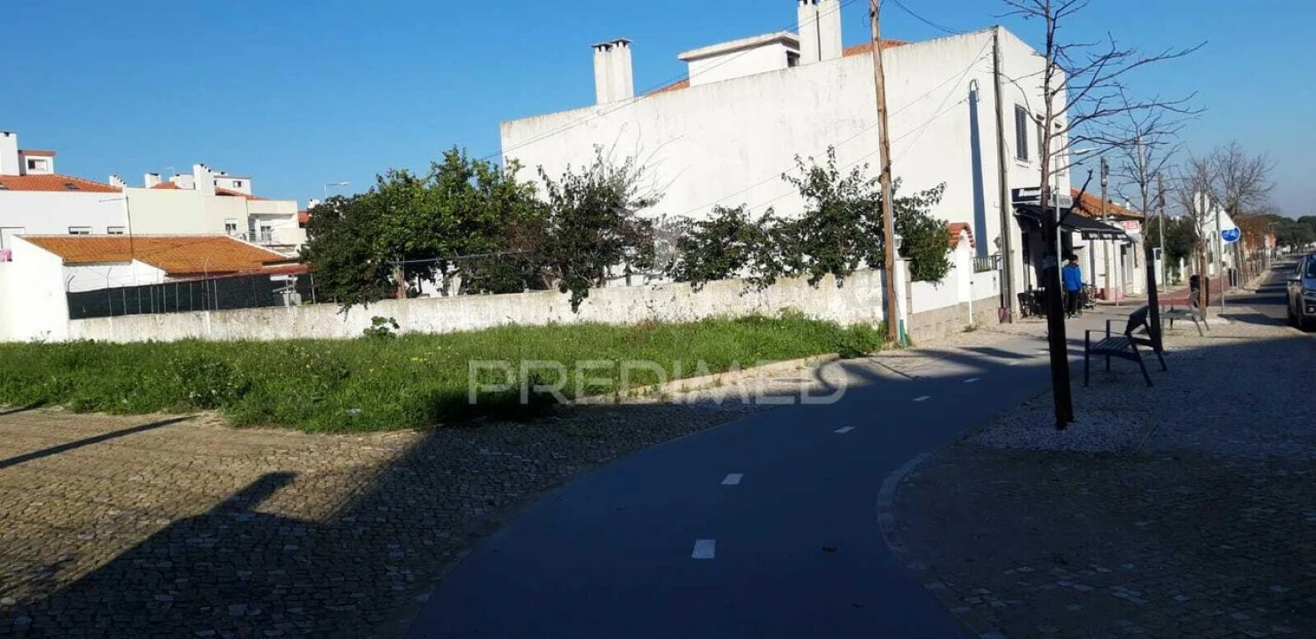 Terreno para Venda em Baixa da Banheira e Vale da Amoreira Foto 2