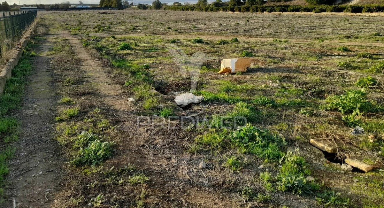 Terreno para Arrendamento em Conceição e Estoi Foto 1