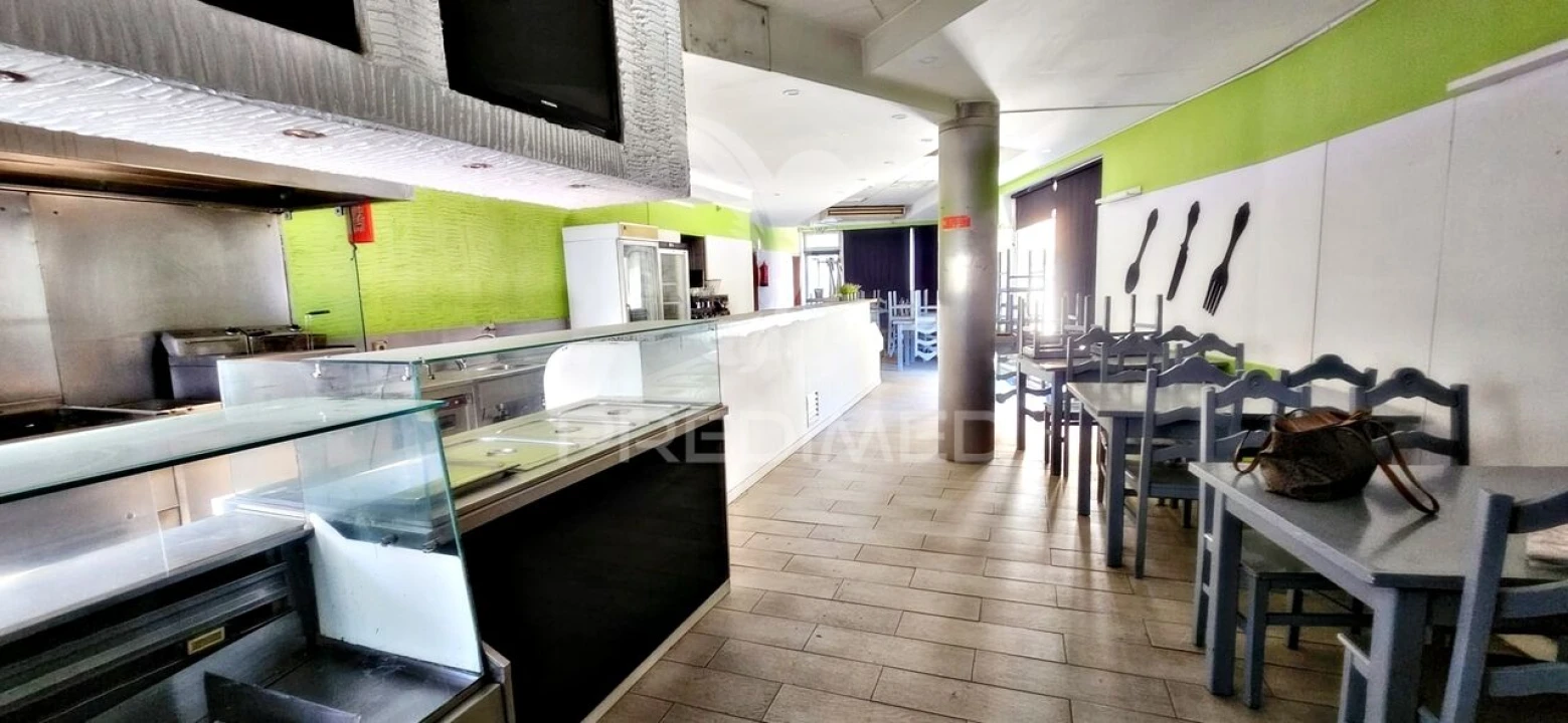 Loja para Venda em Custóias, Leça do Balio e Guifões Foto 1