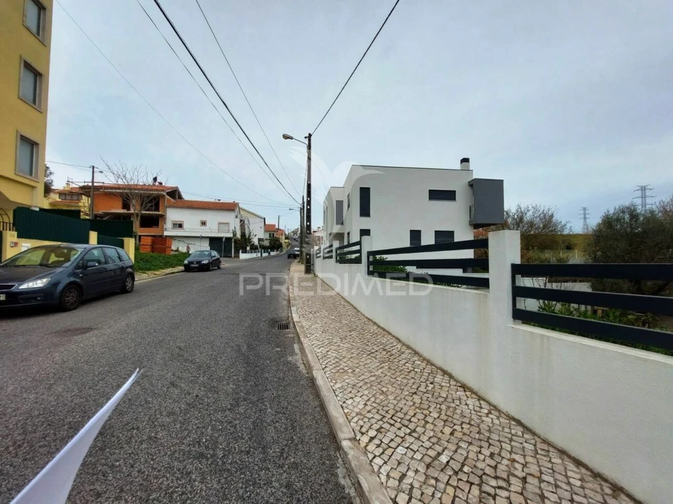Terreno para Venda em Pontinha e Famões Foto 6