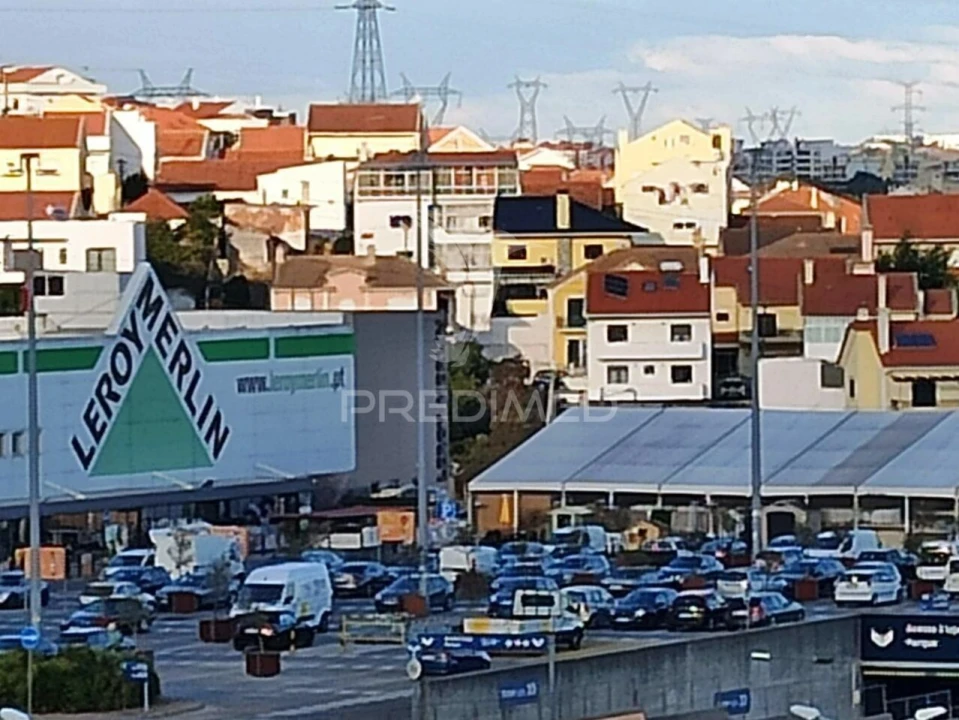 Terreno para Venda em Pontinha e Famões Foto 13
