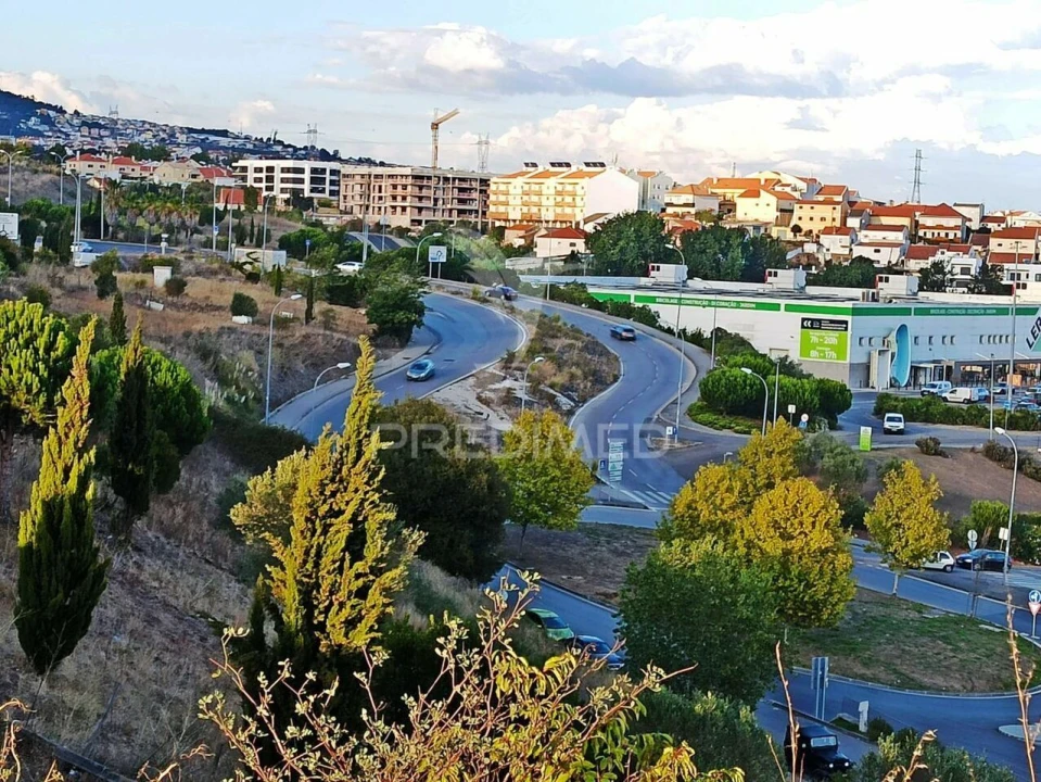 Terreno para Venda em Pontinha e Famões Foto 12