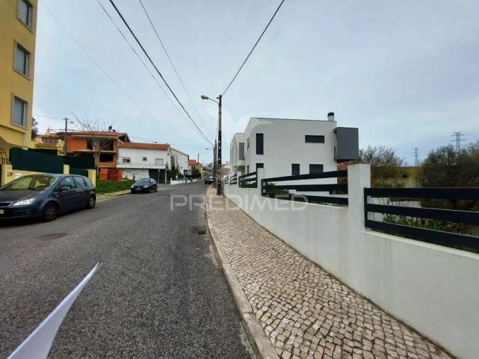 Terreno para Venda em Pontinha e Famões Foto 6
