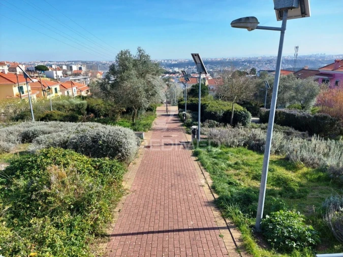 Terreno para Venda em Pontinha e Famões Foto 7