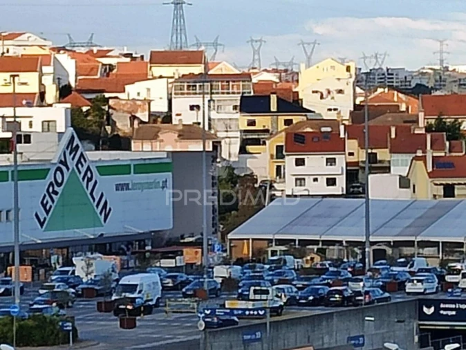 Terreno para Venda em Pontinha e Famões Foto 13