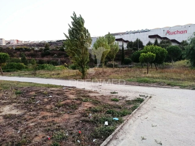 Terreno para Venda em Pontinha e Famões Foto 14
