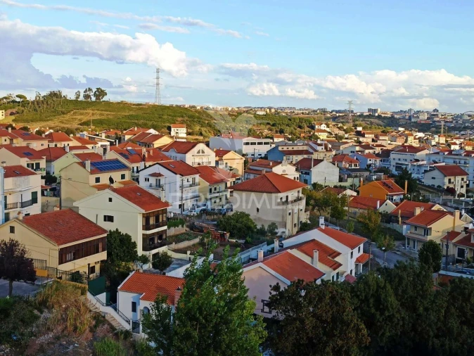 Terreno para Venda em Pontinha e Famões Foto 11