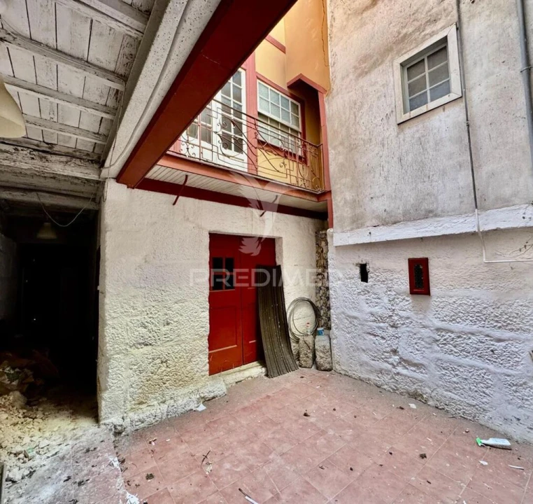 Prédio para Venda em Oliveira, São Paio e São Sebastião Foto 23