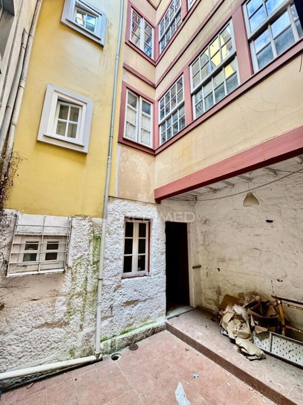 Prédio para Venda em Oliveira, São Paio e São Sebastião Foto 9