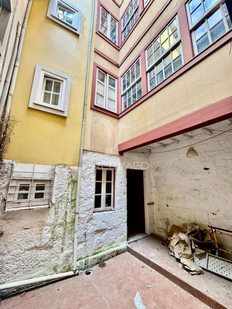 Prédio para Venda em Oliveira, São Paio e São Sebastião Foto 9