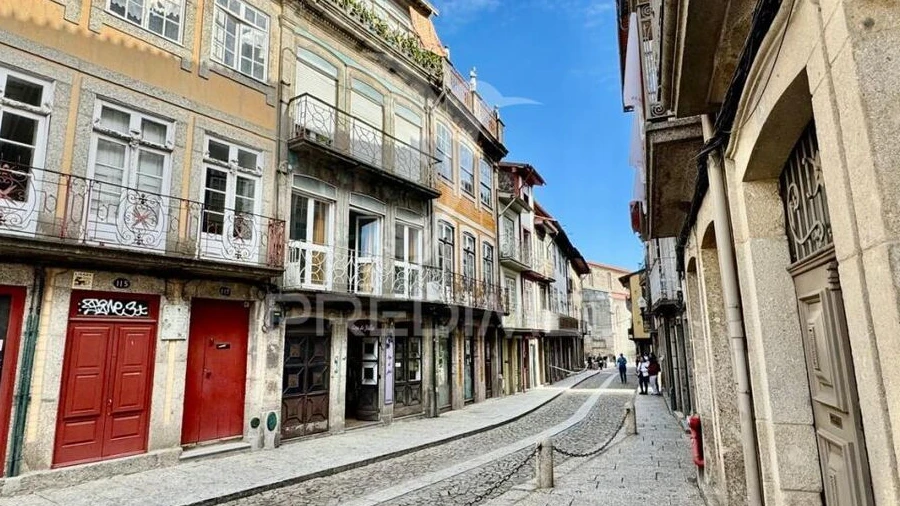 Prédio para Venda em Oliveira, São Paio e São Sebastião