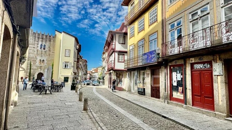 Prédio para Venda em Oliveira, São Paio e São Sebastião