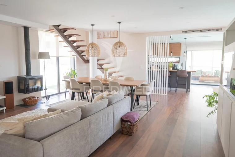 Moradia T4 para Venda em Ramada e Caneças Foto 2