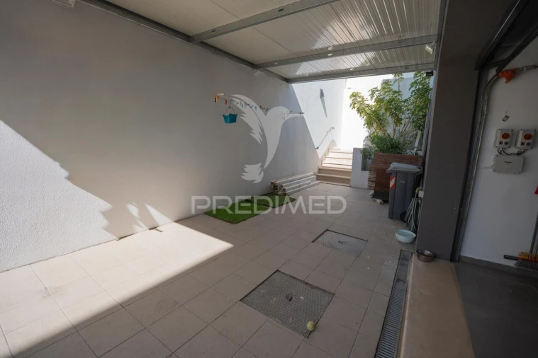 Moradia T4 para Venda em Ramada e Caneças Foto 37