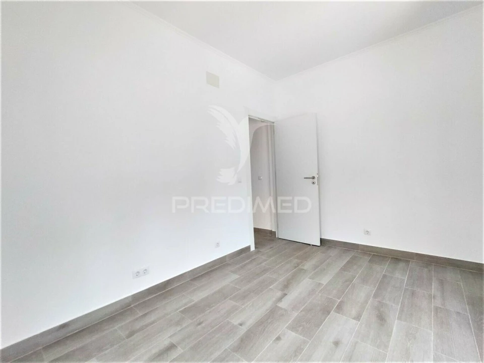 Apartamento T3 para Venda em Agualva e Mira-Sintra Foto 14