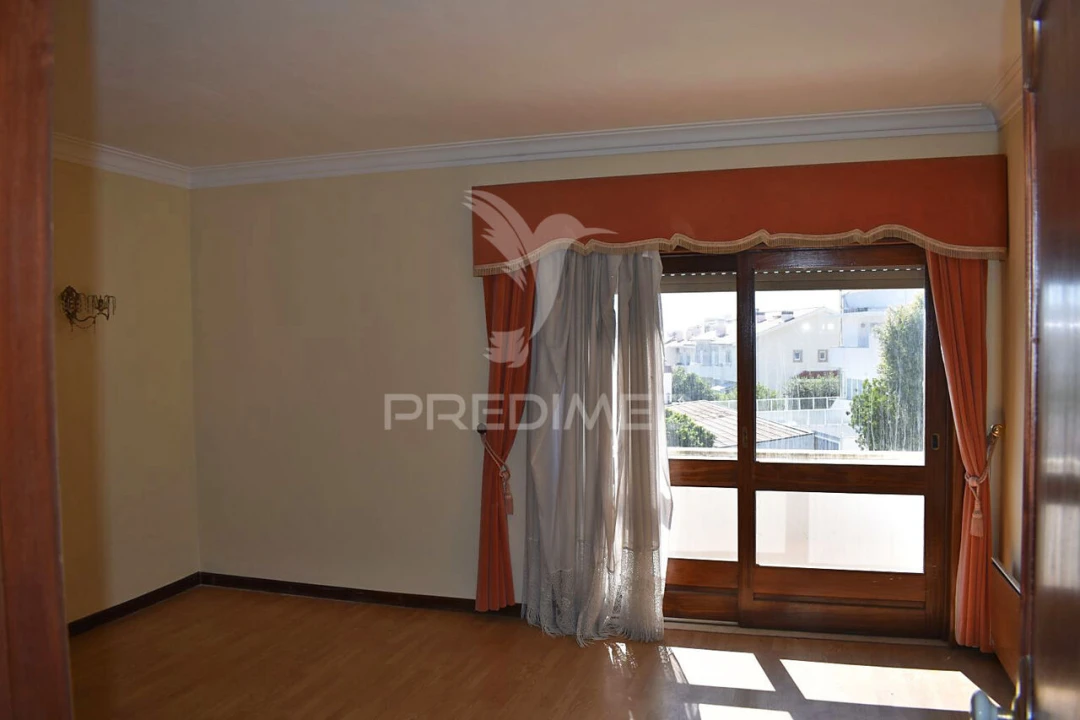 Moradia T5 para Venda em Mafamude e Vilar do Paraíso Foto 12