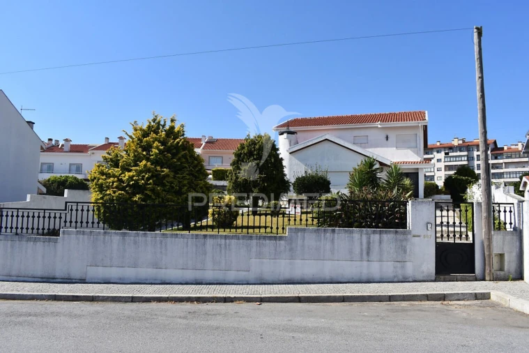 Moradia T5 para Venda em Mafamude e Vilar do Paraíso Foto 3