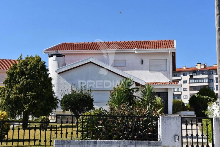 Moradia T5 para Venda em Mafamude e Vilar do Paraíso Foto 1