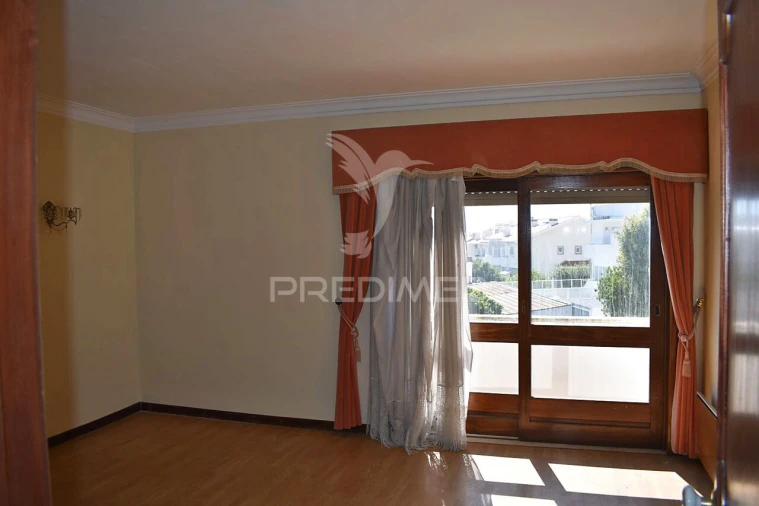 Moradia T5 para Venda em Mafamude e Vilar do Paraíso Foto 12