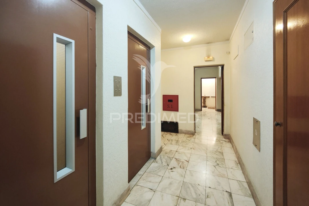 Apartamento T2 para Venda em Massamá e Monte Abraão Foto 28