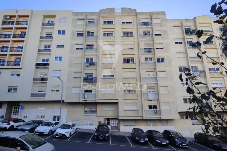 Apartamento T2 para Venda em Massamá e Monte Abraão Foto 31