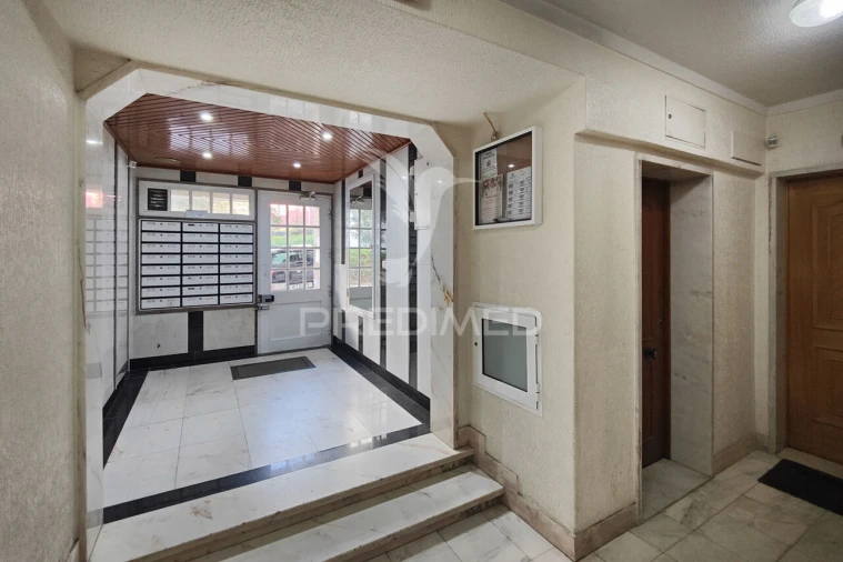 Apartamento T2 para Venda em Massamá e Monte Abraão Foto 29