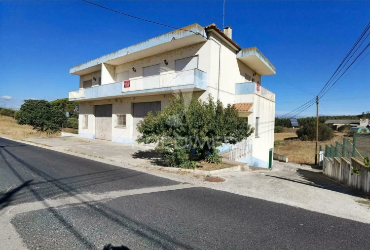 Moradia T7 para Venda em Azoia de Cima e Tremês Foto 3