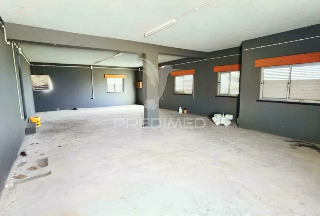 Moradia T7 para Venda em Azoia de Cima e Tremês Foto 10