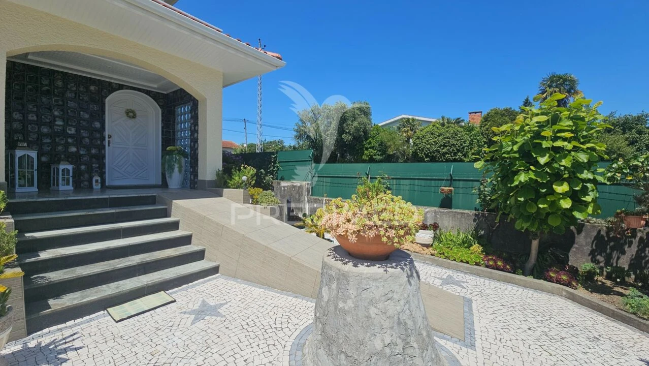 Moradia T4 para Venda em Areias, Sequeirô, Lama e Palmeira Foto 2