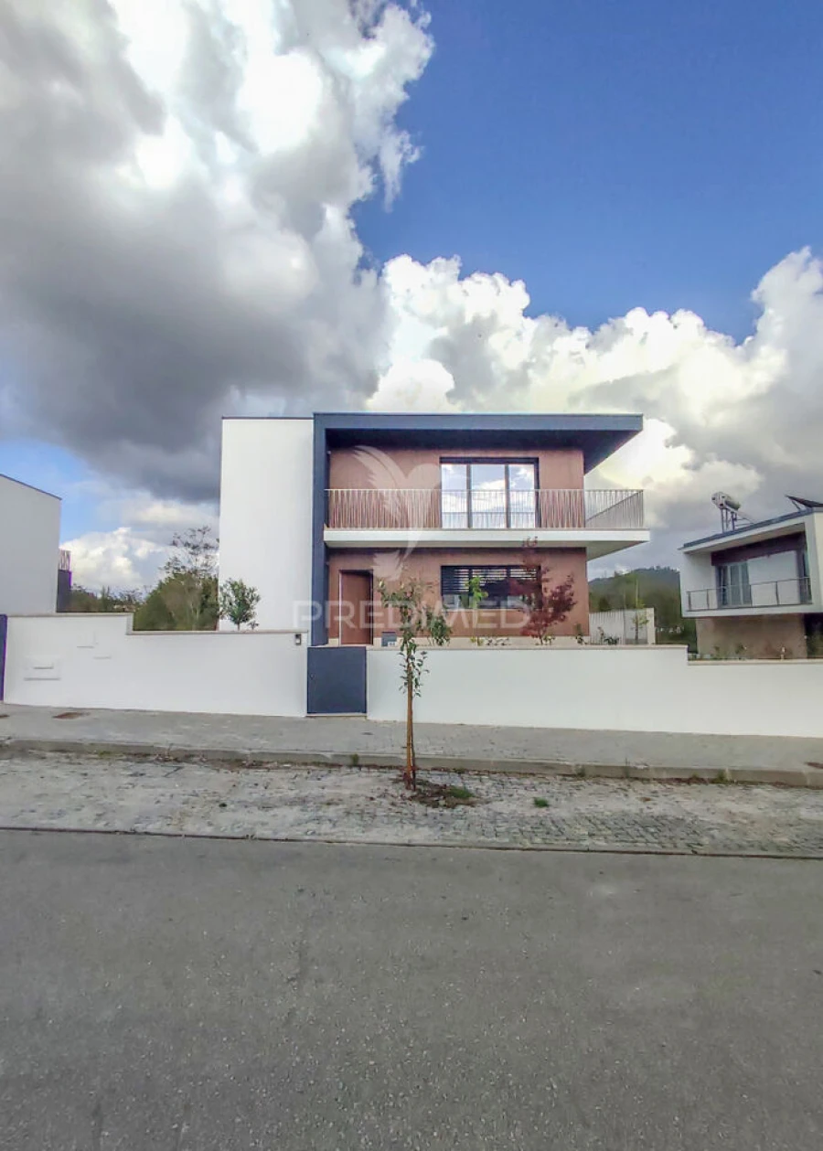 Moradia T4 para Venda em Prazins Santo Tirso e Corvite Foto 1