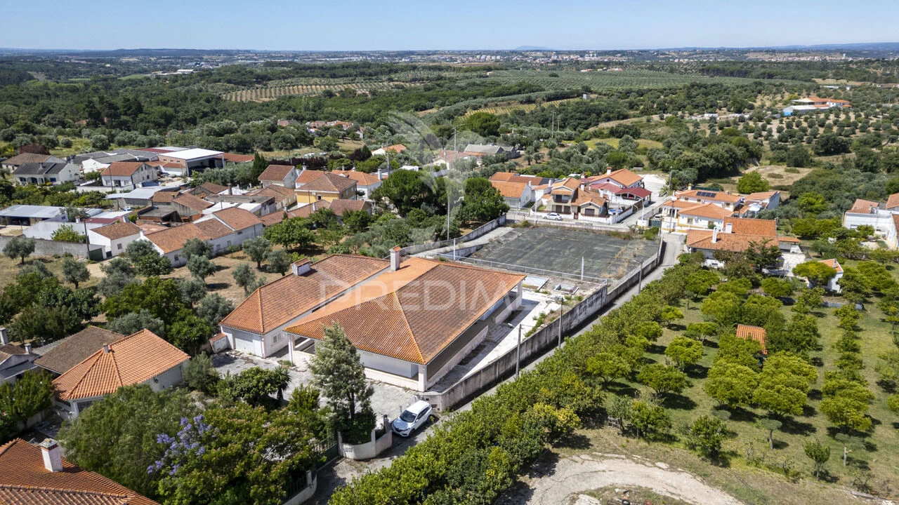 Moradia T9 para Venda em Torres Novas (Santa Maria, Salvador e Santiago) Foto 1