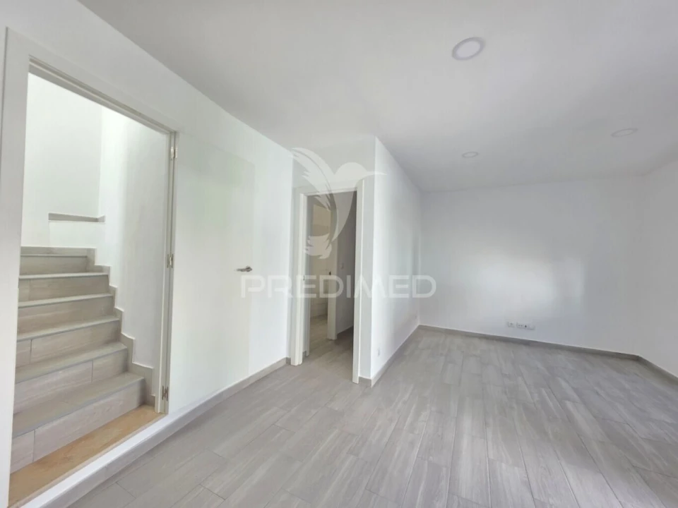 Moradia T2 para Venda em Serra e Junceira Foto 8