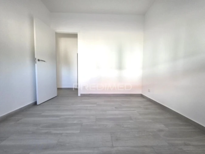 Moradia T2 para Venda em Serra e Junceira Foto 13