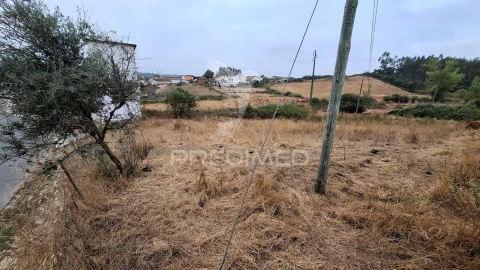 Terreno para Venda em Azoia de Cima e Tremês