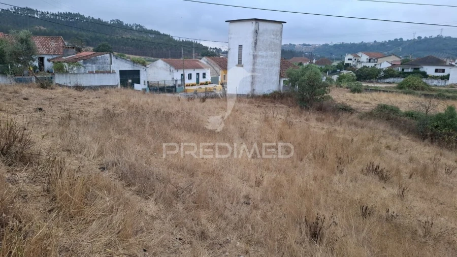 Terreno para Venda em Azoia de Cima e Tremês Foto 3