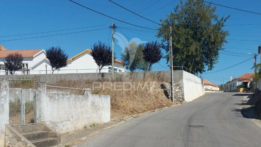 Terreno para Venda em Azoia de Cima e Tremês