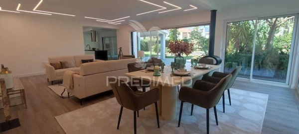 Moradia T4 para Venda em Charneca de Caparica e Sobreda