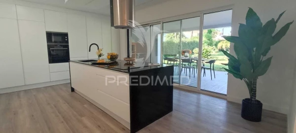 Moradia T4 para Venda em Charneca de Caparica e Sobreda