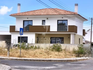Moradia T4 para Venda em Azeitão (São Lourenço e São Simão)