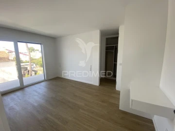 Moradia T3 para Venda em Charneca de Caparica e Sobreda