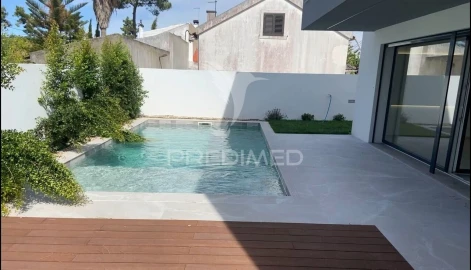 Moradia T3 para Venda em Charneca de Caparica e Sobreda