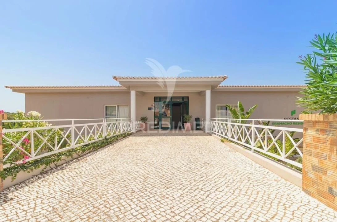 Apartamento T0 para Venda em Estômbar e Parchal Foto 4