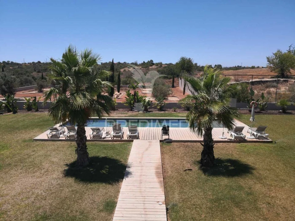 Apartamento T0 para Venda em Estômbar e Parchal Foto 19