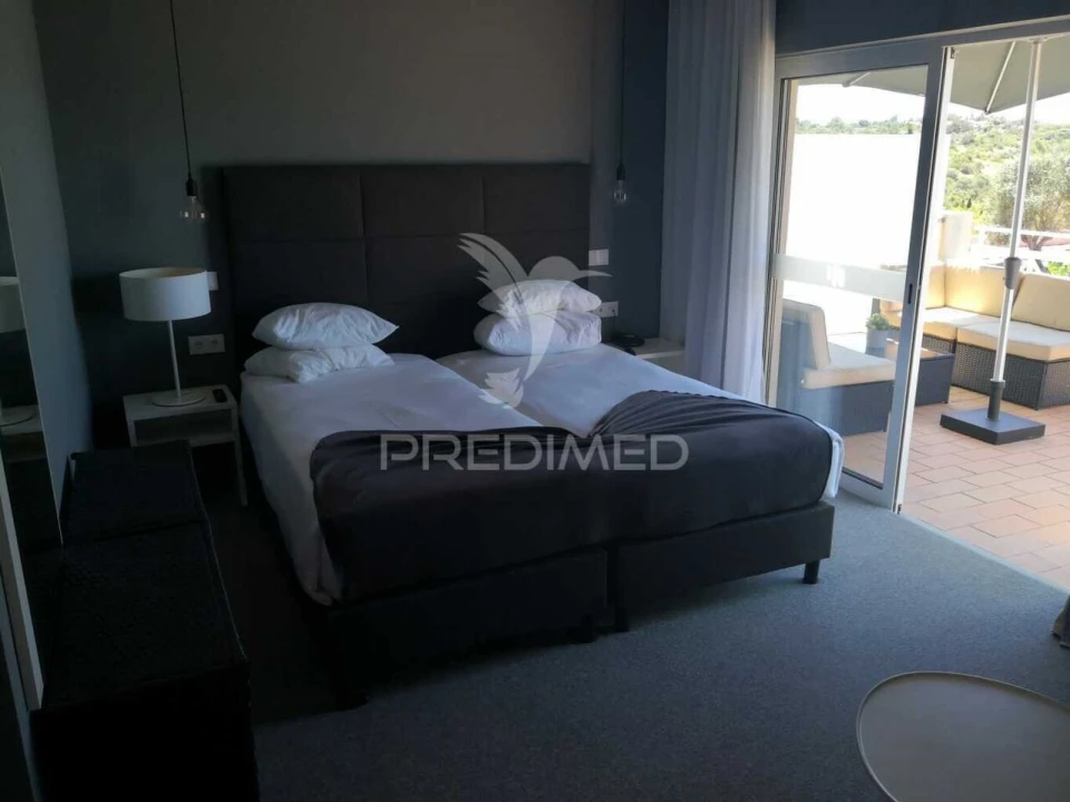 Apartamento T0 para Venda em Estômbar e Parchal Foto 9