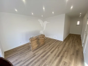 Moradia T3 para Venda em Charneca de Caparica e Sobreda