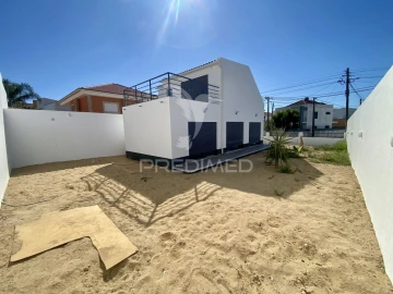Moradia T3 para Venda em Charneca de Caparica e Sobreda