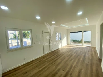 Moradia T3 para Venda em Charneca de Caparica e Sobreda
